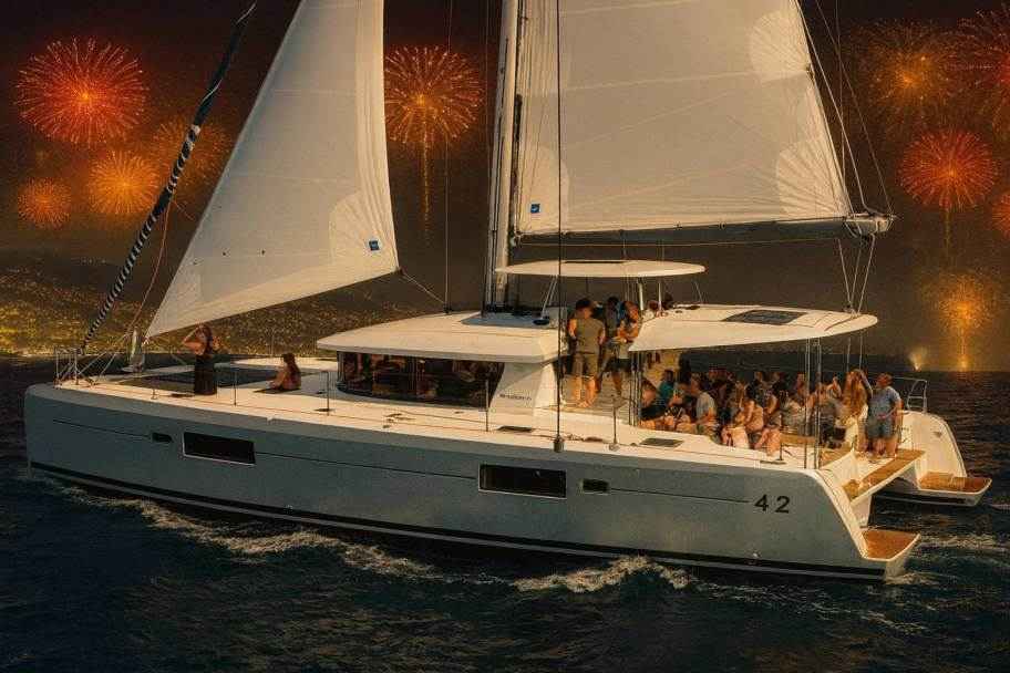 Madeira New Year’s Eve Fireworks Cruise – Small Group, Premium Comfort