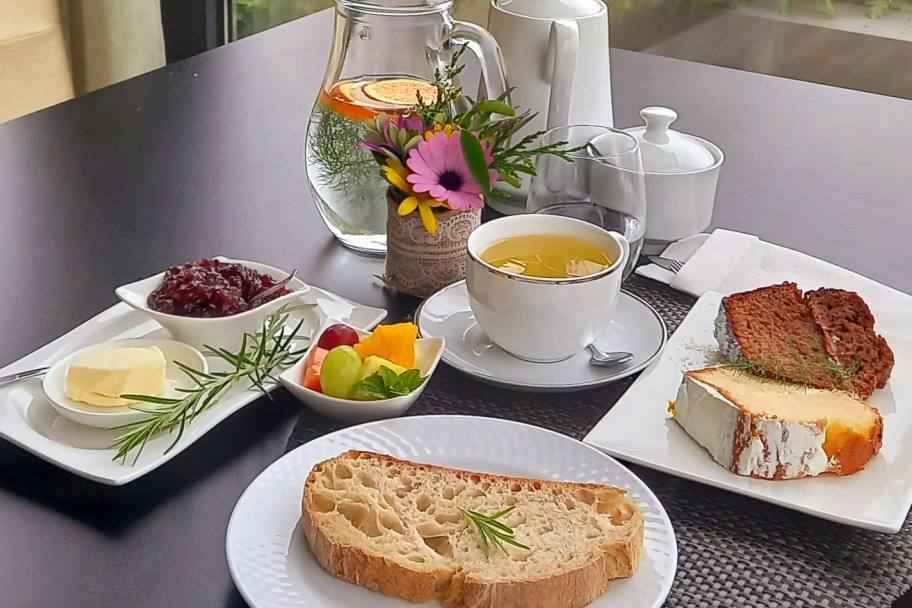 Madeira Sweets Experience – Curd cheese, queijadas and herbal tea