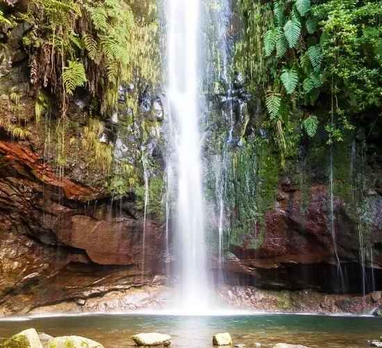 Un voyage à travers les 25 fontaines de Rabaçal Levada