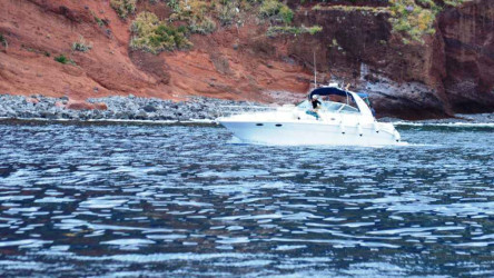 Chartern Sie eine luxuriöse Yacht ab Calheta