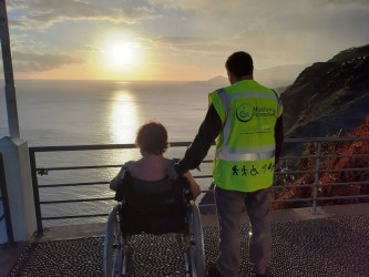 Excursão de dia inteiro acessível a cadeira de rodas na Madeira