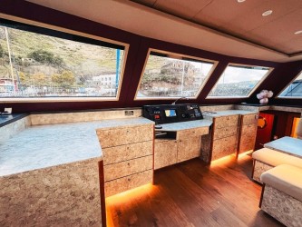 Aluguer de catamarã charter de luxo na Madeira