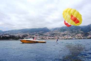 Parasailing na Ilha da Madeira