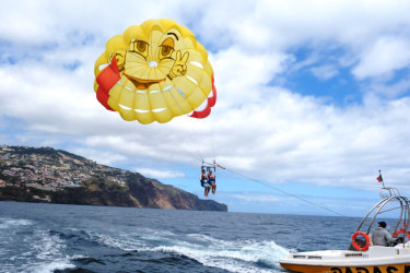 Parasailing in Madeira Island