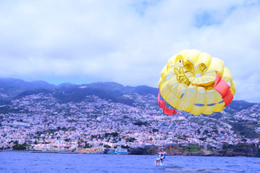 Parasailing na Ilha da Madeira