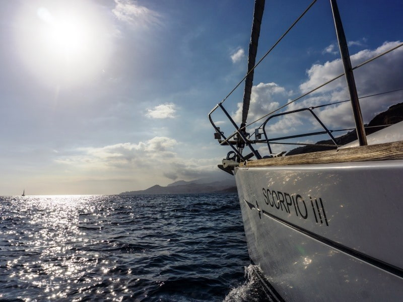 Paseo privado en barco al atardecer desde Funchal