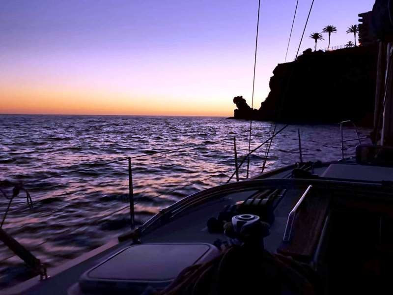 Paseo privado en barco al atardecer desde Funchal