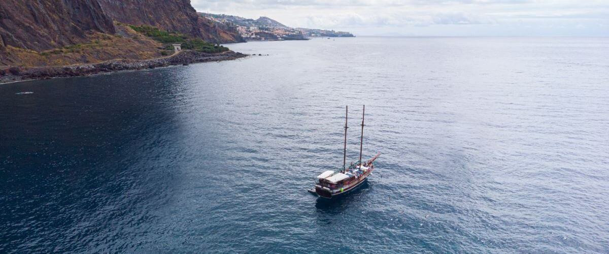 Passeio de barco pelas baías ocidentais da Madeira